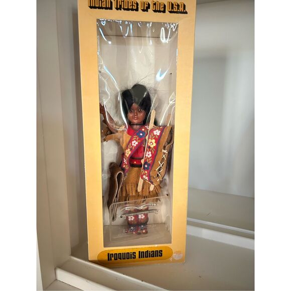 Vintage Native American Doll in Original Box - Picture 4 of 9